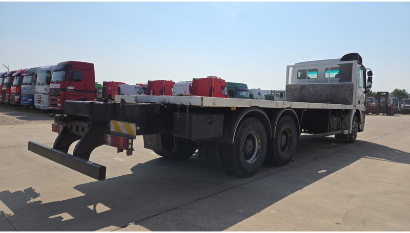 Mercedes-Benz Actros 2636 (6X4 / LAMES / GRAND PONT / MP2 / STEEL SUSP. / BOITE MANUELLE / MANUAL GEARBOX / 9M CHASSIS !!!) - Camion platformă: Foto 5 Mercedes-Benz Actros 2636 (6X4 / LAMES / GRAND PONT / MP2 / STEEL SUSP. / BOITE MANUELLE / MANUAL GEARBOX / 9M CHASSIS !!!) - Camion platformă: Foto 5