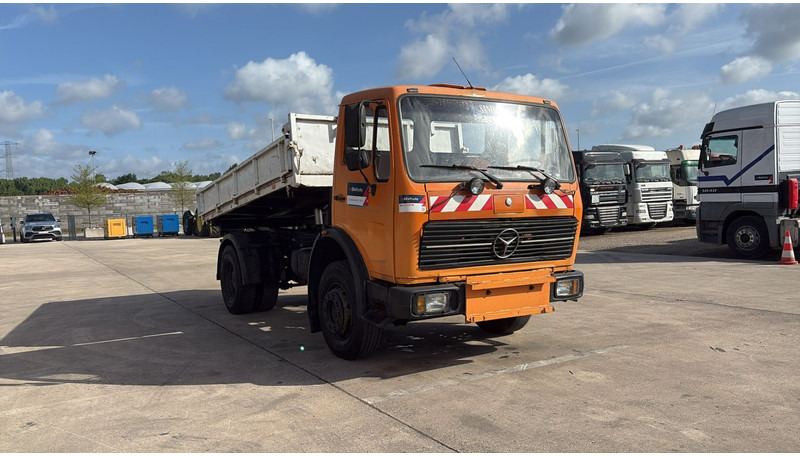 Mercedes-Benz SK 1628 (V8 / LAMES / GRAND PONT / POMPE MANUELLE) - Camion basculantă: Foto 3 Mercedes-Benz SK 1628 (V8 / LAMES / GRAND PONT / POMPE MANUELLE) - Camion basculantă: Foto 3
