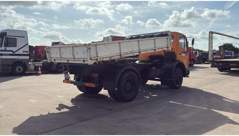 Mercedes-Benz SK 1628 (V8 / LAMES / GRAND PONT / POMPE MANUELLE) - Camion basculantă: Foto 5 Mercedes-Benz SK 1628 (V8 / LAMES / GRAND PONT / POMPE MANUELLE) - Camion basculantă: Foto 5