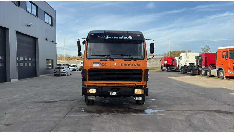 Mercedes-Benz SK 2222 (V6 / FULL STEEL / LAMES / BOITE MANUELLE / POMPE MANUELLE / 8 ROUES / 6X2) - Camion şasiu: Foto 2 Mercedes-Benz SK 2222 (V6 / FULL STEEL / LAMES / BOITE MANUELLE / POMPE MANUELLE / 8 ROUES / 6X2) - Camion şasiu: Foto 2