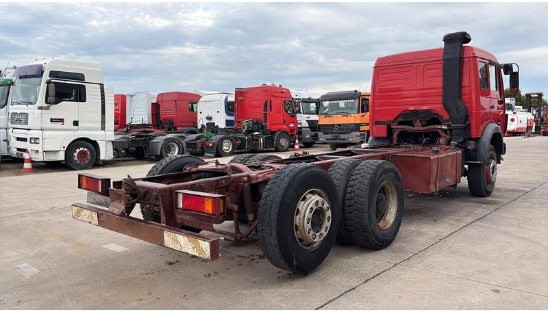 Mercedes-Benz SK 2233 (GRAND PONT / V8 AVEC 2X TURBO / BIG AXLE) - Camion şasiu: Foto 4 Mercedes-Benz SK 2233 (GRAND PONT / V8 AVEC 2X TURBO / BIG AXLE) - Camion şasiu: Foto 4