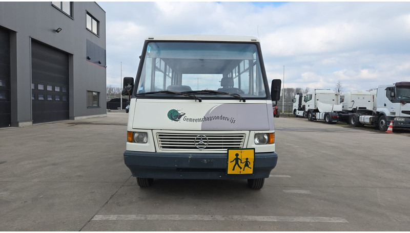 Mercedes-Benz Vario 614 (BELGIAN BUS / 34 SEATS / MANUAL PUMP / LAMES / STEEL SUSP.) - Autobuz urban: Foto 3 Mercedes-Benz Vario 614 (BELGIAN BUS / 34 SEATS / MANUAL PUMP / LAMES / STEEL SUSP.) - Autobuz urban: Foto 3