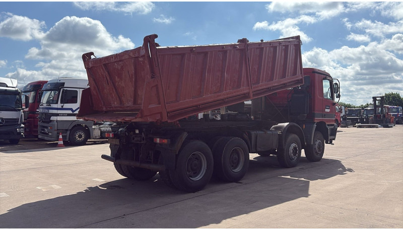 Mercedes-Benz actros 4140 (EPS / 8X6 / LAMES / GRAND PONT / GRAND BENNE / 3 PONTS / TRES BONNE ETAT) - Camion basculantă: Foto 5 Mercedes-Benz actros 4140 (EPS / 8X6 / LAMES / GRAND PONT / GRAND BENNE / 3 PONTS / TRES BONNE ETAT) - Camion basculantă: Foto 5