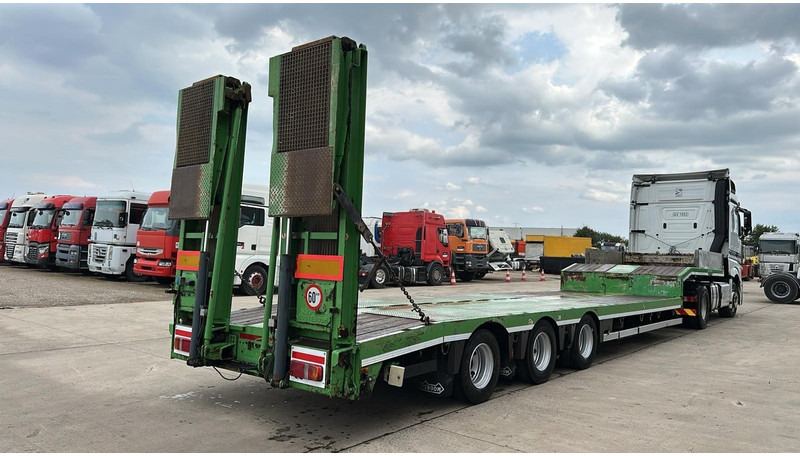 Nooteboom OSDB-45 VV (48 + 60 TONS /BE TRAILER / NALOOPAS / FOLLOW AXLE / NEW HYDRO PUMP / 4M HYDRAULIC RAMPS) - Semiremorcă transport agabaritic: Foto 3 Nooteboom OSDB-45 VV (48 + 60 TONS /BE TRAILER / NALOOPAS / FOLLOW AXLE / NEW HYDRO PUMP / 4M HYDRAULIC RAMPS) - Semiremorcă transport agabaritic: Foto 3