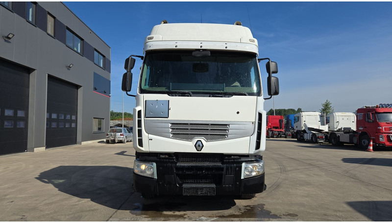 Renault Premium 450 DXI (BOITE MANUELLE / MANUAL GEARBOX / 6X2 / LAMES DEVANT) - Camion şasiu: Foto 2 Renault Premium 450 DXI (BOITE MANUELLE / MANUAL GEARBOX / 6X2 / LAMES DEVANT) - Camion şasiu: Foto 2