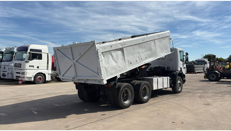 Scania 94 - 260 (BOITE MANUELLE / LAMES / STEEL SUSP. / 6X4 / MANUAL GEARBOX) - Camion basculantă: Foto 4 Scania 94 - 260 (BOITE MANUELLE / LAMES / STEEL SUSP. / 6X4 / MANUAL GEARBOX) - Camion basculantă: Foto 4