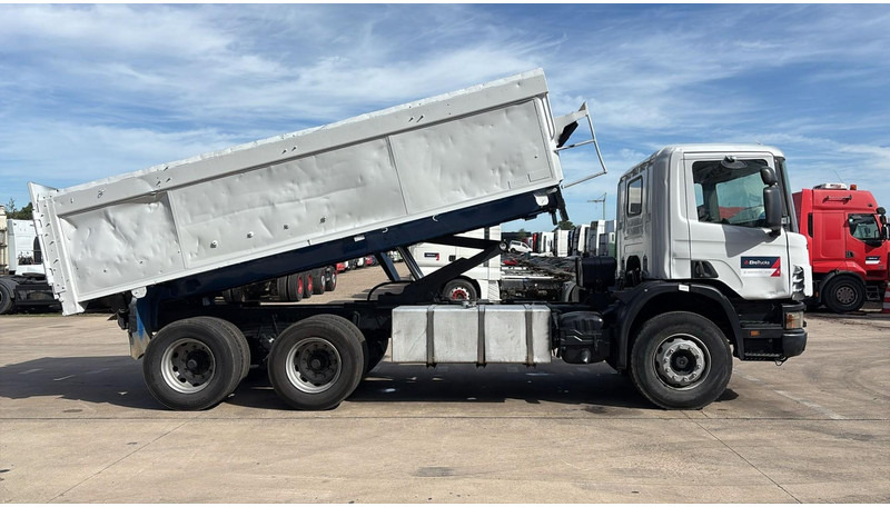 Scania 94 - 260 (BOITE MANUELLE / LAMES / STEEL SUSP. / 6X4 / MANUAL GEARBOX) - Camion basculantă: Foto 3 Scania 94 - 260 (BOITE MANUELLE / LAMES / STEEL SUSP. / 6X4 / MANUAL GEARBOX) - Camion basculantă: Foto 3