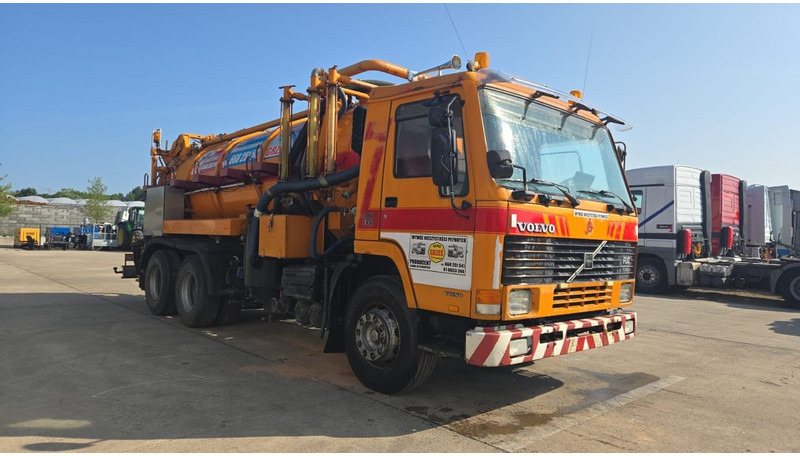 Volvo FL 10 - 320 (10500L + 1500L / 10 TYRES FULL STEEL / HIGH PRESSURE + VACUUM / POMPE MANUELLE / MANUAL PUMP) - Maşină pentru vidanjări: Foto 3 Volvo FL 10 - 320 (10500L + 1500L / 10 TYRES FULL STEEL / HIGH PRESSURE + VACUUM / POMPE MANUELLE / MANUAL PUMP) - Maşină pentru vidanjări: Foto 3