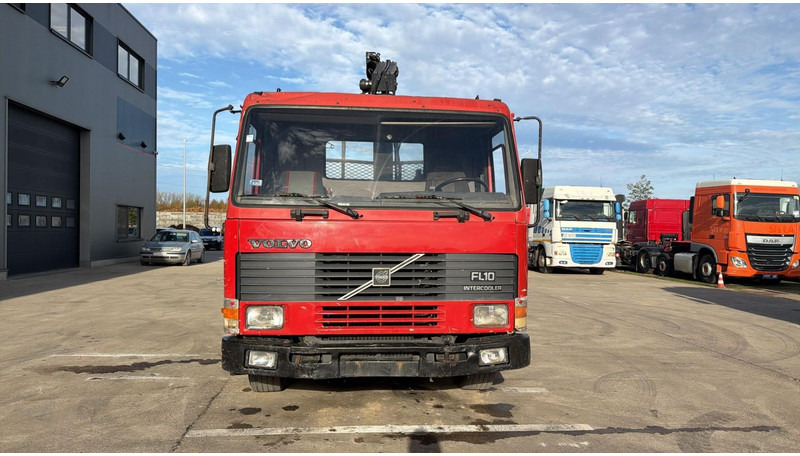Volvo FL 10 - 320 (MANUAL PUMP / STEEL SUSP. / CRANE / LAMES / POMPE MANUELLE) - Camion platformă, Camion cu macara: Foto 2 Volvo FL 10 - 320 (MANUAL PUMP / STEEL SUSP. / CRANE / LAMES / POMPE MANUELLE) - Camion platformă, Camion cu macara: Foto 2