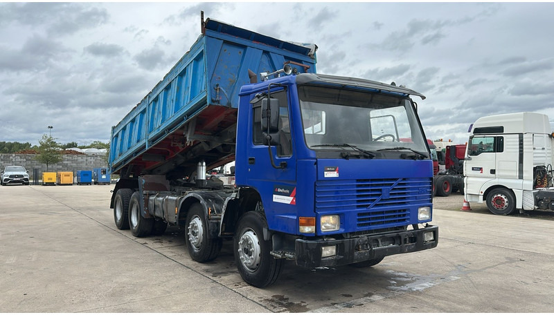 Volvo FL 12.380 (8X4 /STEEL SUSP. / BOITE MANUELLE / MANUAL GEARBOX) - Camion basculantă: Foto 3 Volvo FL 12.380 (8X4 /STEEL SUSP. / BOITE MANUELLE / MANUAL GEARBOX) - Camion basculantă: Foto 3