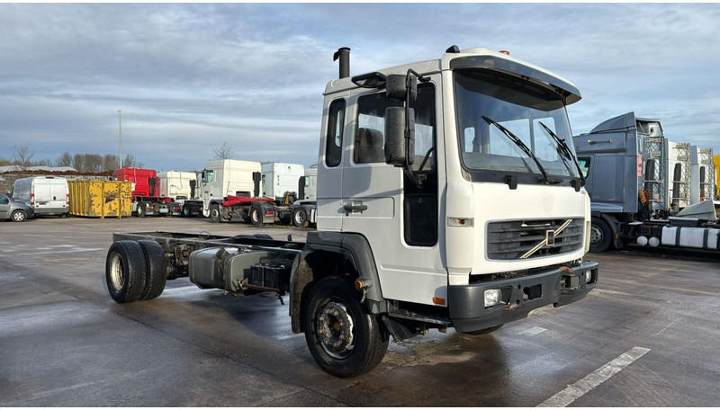 Volvo FL 220 (BELGIAN TRUCK / CAMION BELGE / MANUAL GEARBOX / BOITE MANUELLE) - Camion şasiu: Foto 2 Volvo FL 220 (BELGIAN TRUCK / CAMION BELGE / MANUAL GEARBOX / BOITE MANUELLE) - Camion şasiu: Foto 2