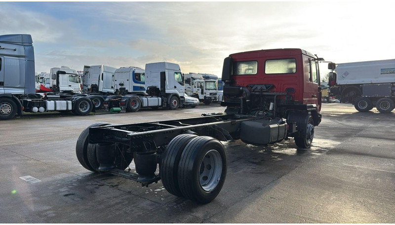 Volvo FL 220 (MANUAL GEARBOX / BOITE MANUELLE) - Camion şasiu: Foto 4 Volvo FL 220 (MANUAL GEARBOX / BOITE MANUELLE) - Camion şasiu: Foto 4