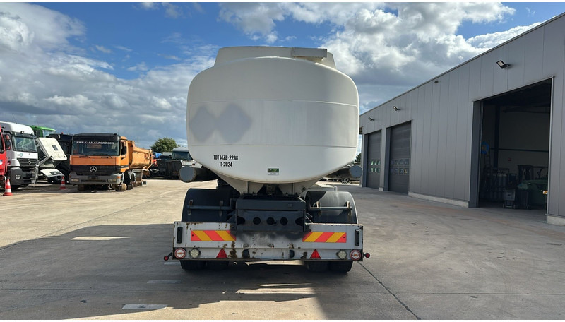 Volvo FL 6-18 (12400 LITERS / 3 COMPARTIMENTS / EURO 2 / STEEL SUSP. / LAMES) - Camion cisternă: Foto 5 Volvo FL 6-18 (12400 LITERS / 3 COMPARTIMENTS / EURO 2 / STEEL SUSP. / LAMES) - Camion cisternă: Foto 5