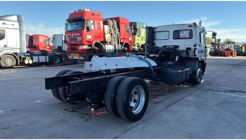 Volvo FL 6 - 220 (MANUAL GEARBOX / BOITE MANUELLE / 8 TONNES) - Camion şasiu: Foto 4 Volvo FL 6 - 220 (MANUAL GEARBOX / BOITE MANUELLE / 8 TONNES) - Camion şasiu: Foto 4