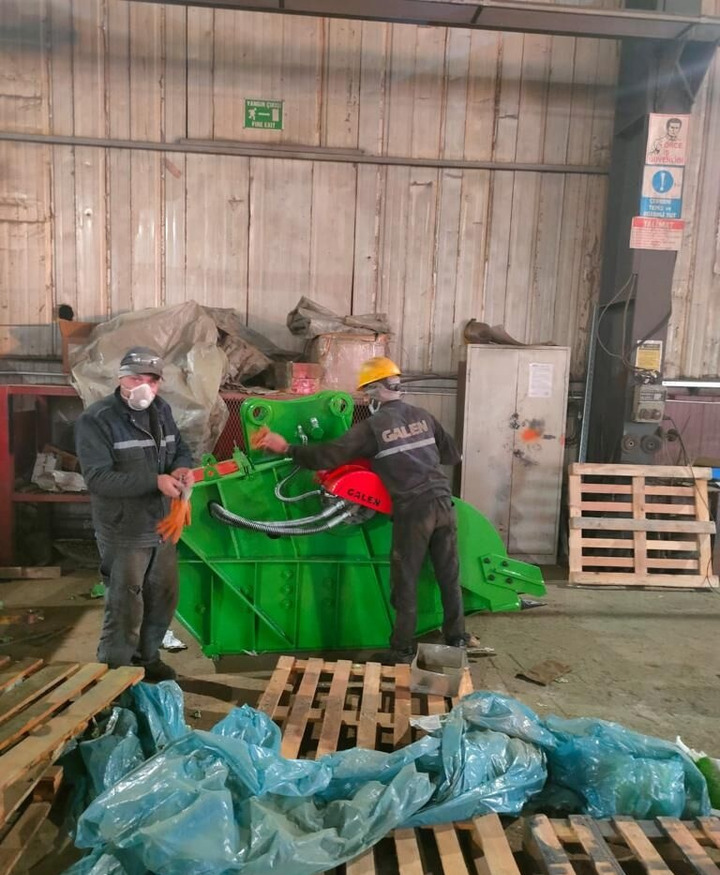 Galen UJ200/300 - Cupă pentru Utilaje constructii: Foto 3 Galen UJ200/300 - Cupă pentru Utilaje constructii: Foto 3