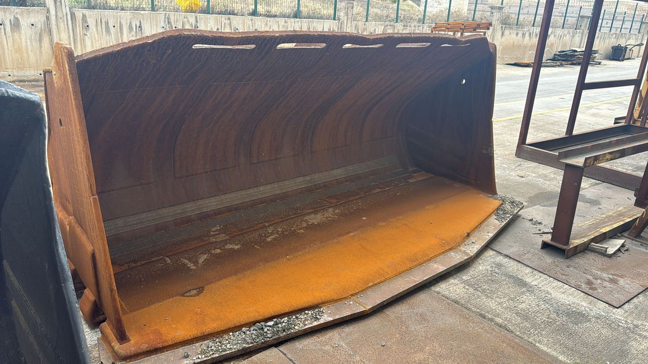 KOMATSU WA500 Loading Bucket - Cupă incărcător: Foto 1 KOMATSU WA500 Loading Bucket - Cupă incărcător: Foto 1