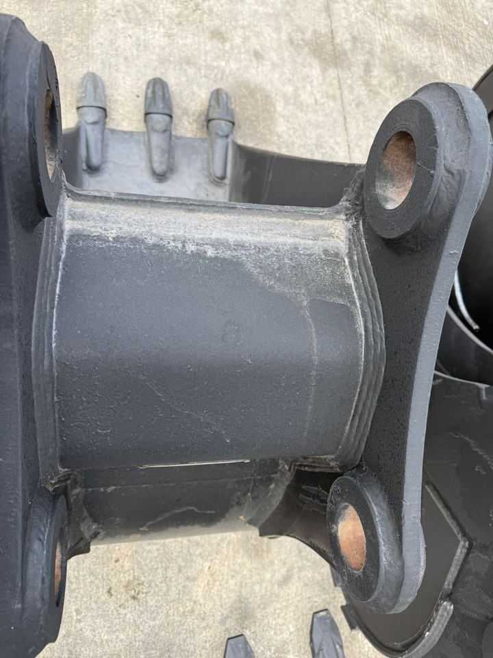 Komatsu PC200 - Cupă excavator pentru Utilaje constructii: Foto 1 Komatsu PC200 - Cupă excavator pentru Utilaje constructii: Foto 1