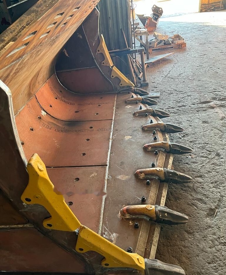 Komatsu WA470 Rock Bucket - Cupă incărcător: Foto 3 Komatsu WA470 Rock Bucket - Cupă incărcător: Foto 3