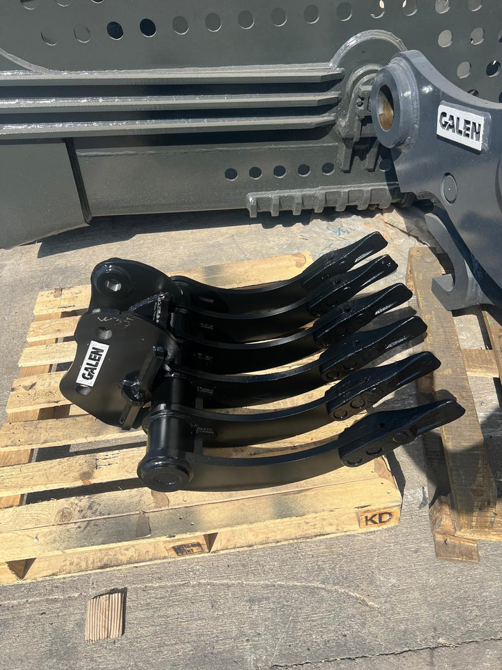 Takeuchi TB235 Grab Rake Attachment - Dinte scarificator pentru Mini excavator: Foto 1 Takeuchi TB235 Grab Rake Attachment - Dinte scarificator pentru Mini excavator: Foto 1