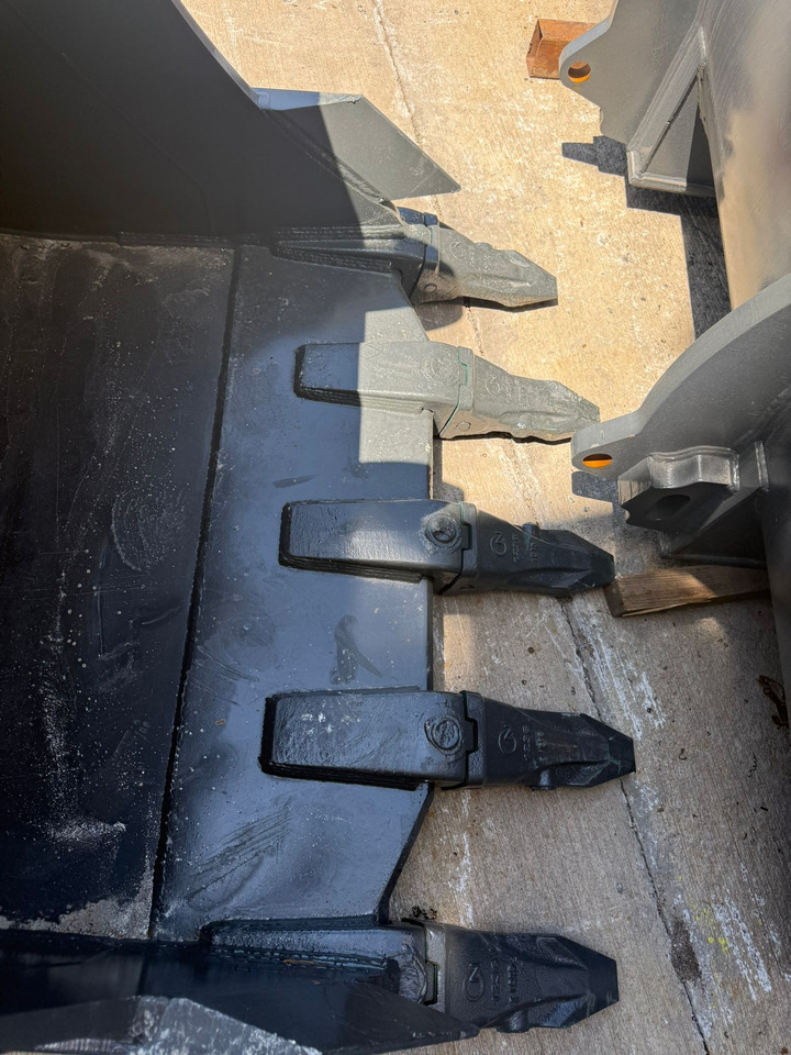 Volvo EC350 Rock Bucket - Cupă excavator: Foto 2 Volvo EC350 Rock Bucket - Cupă excavator: Foto 2