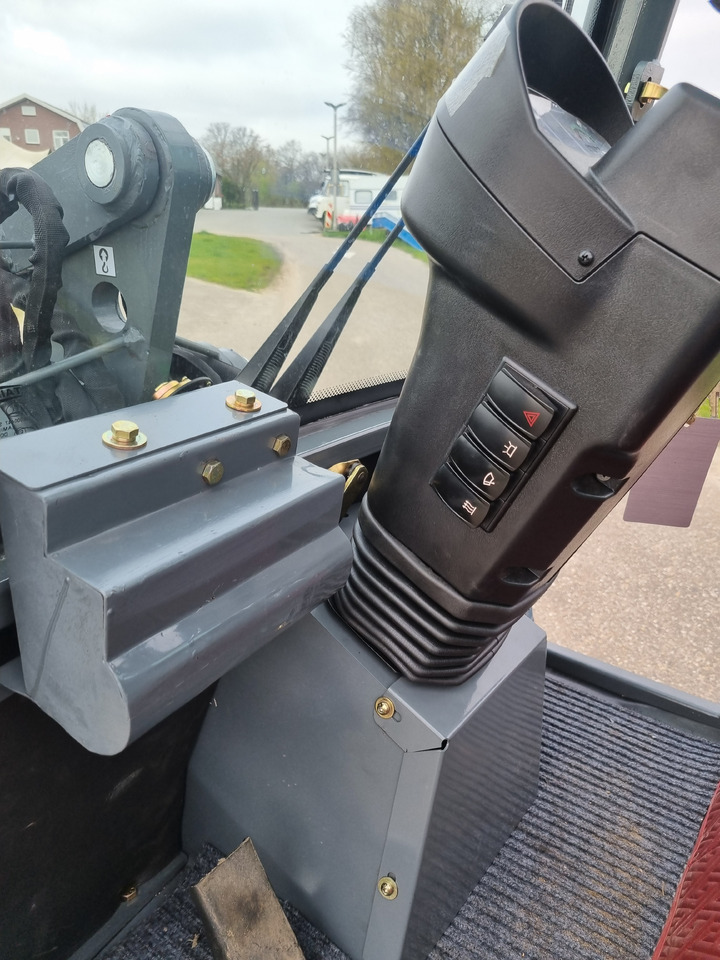 Încărcător frontal pe pneuri nou WCM L2412: Foto 33