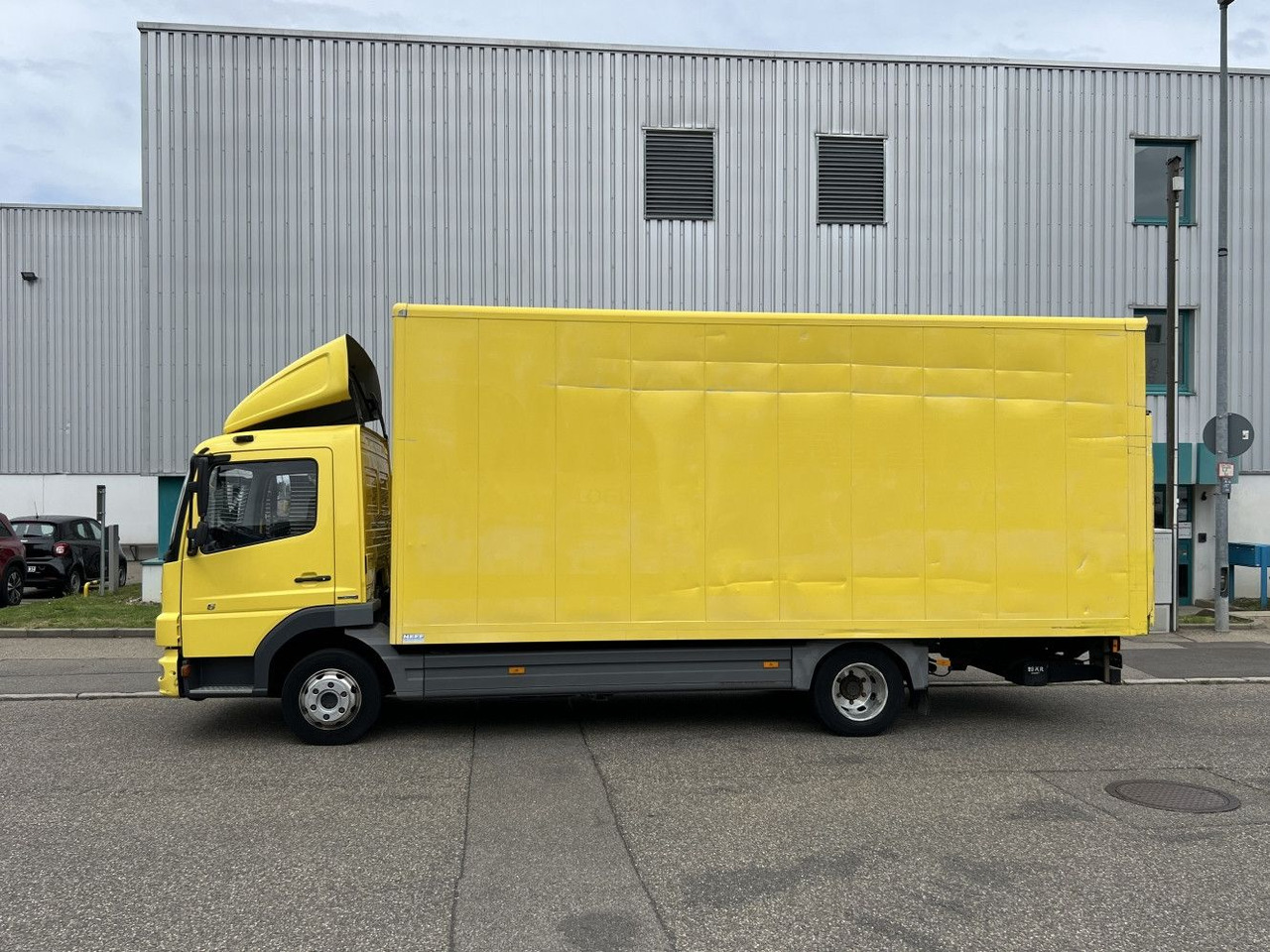 Mercedes-Benz Atego 816L Möbelkoffer 6,15m LBW 3-Sitze Euro-5 - Autoutilitară box: Foto 4 Mercedes-Benz Atego 816L Möbelkoffer 6,15m LBW 3-Sitze Euro-5 - Autoutilitară box: Foto 4