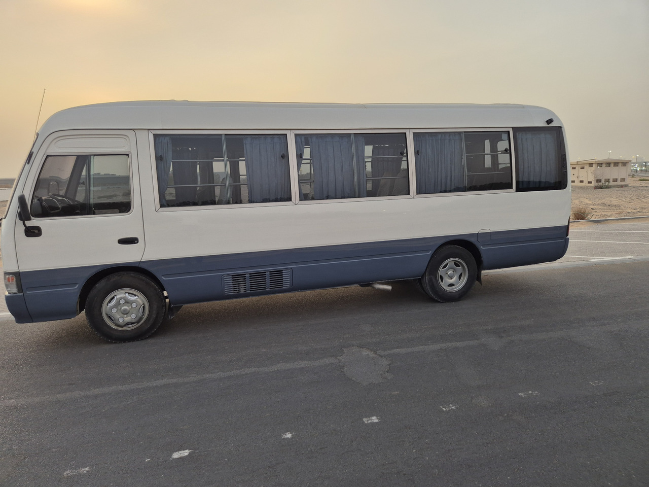 Toyota Coaster ... 30 places - climatisé - Microbuz, Transport persoane: Foto 3 Toyota Coaster ... 30 places - climatisé - Microbuz, Transport persoane: Foto 3