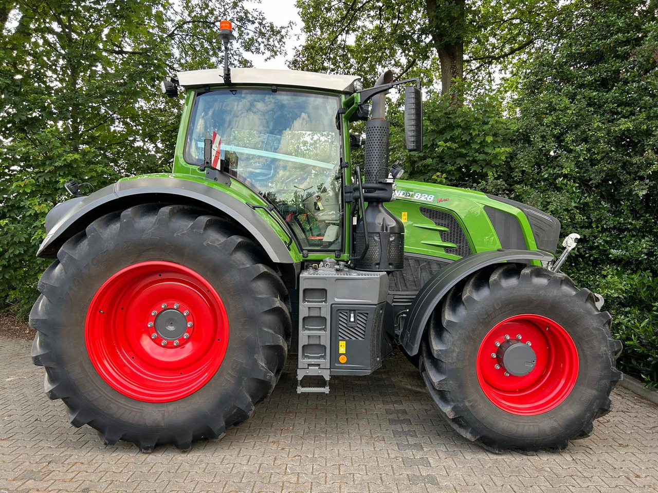 FENDT 828 Vario S4 ProfiPlus - Tractor agricol: Foto 2 FENDT 828 Vario S4 ProfiPlus - Tractor agricol: Foto 2