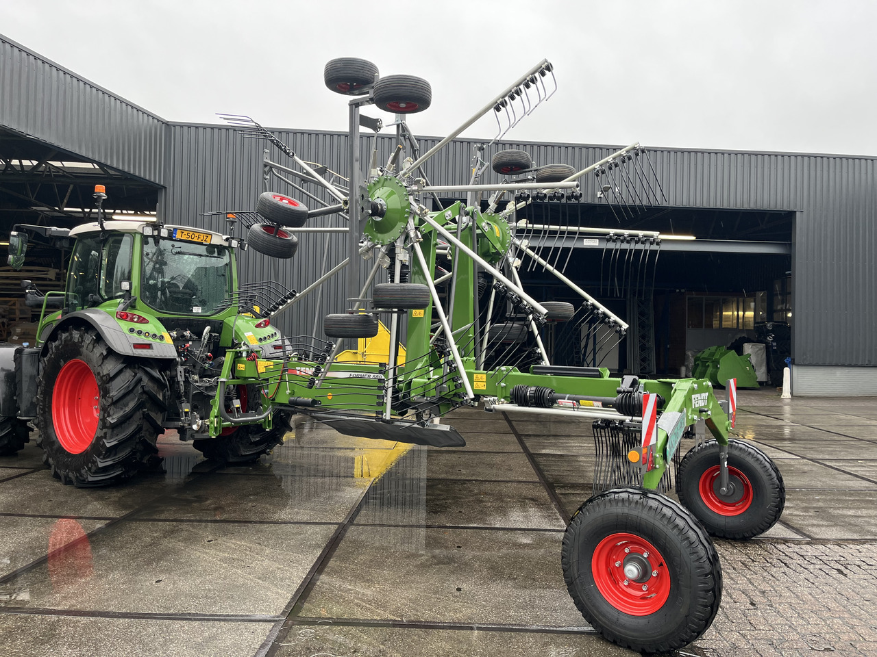 FENDT Former 880 - Maşină de întors fânul: Foto 1 FENDT Former 880 - Maşină de întors fânul: Foto 1