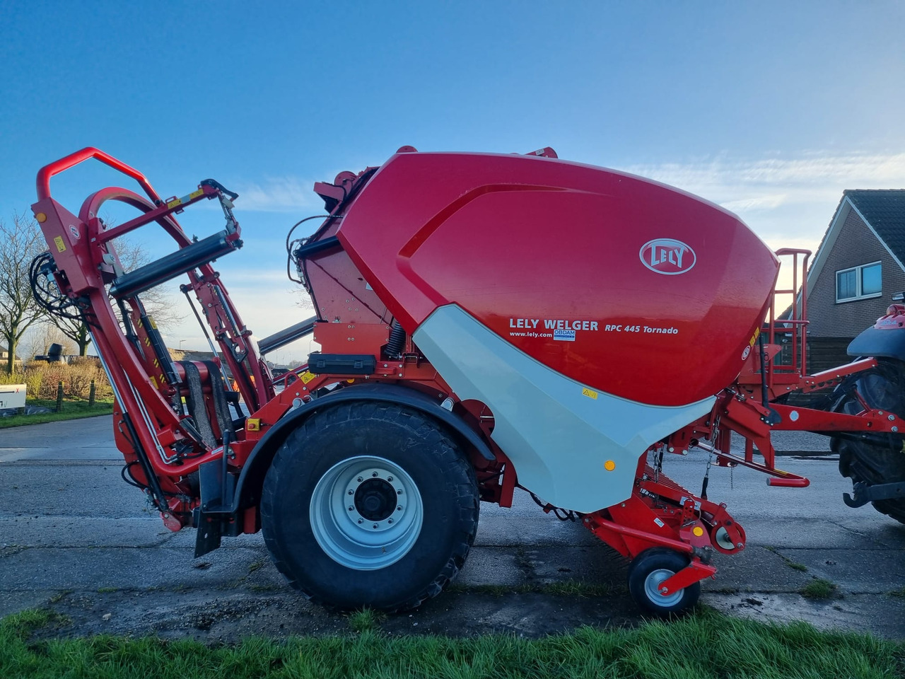 Lely Welger RPC 160V - Maşina de infoliat baloti: Foto 1 Lely Welger RPC 160V - Maşina de infoliat baloti: Foto 1
