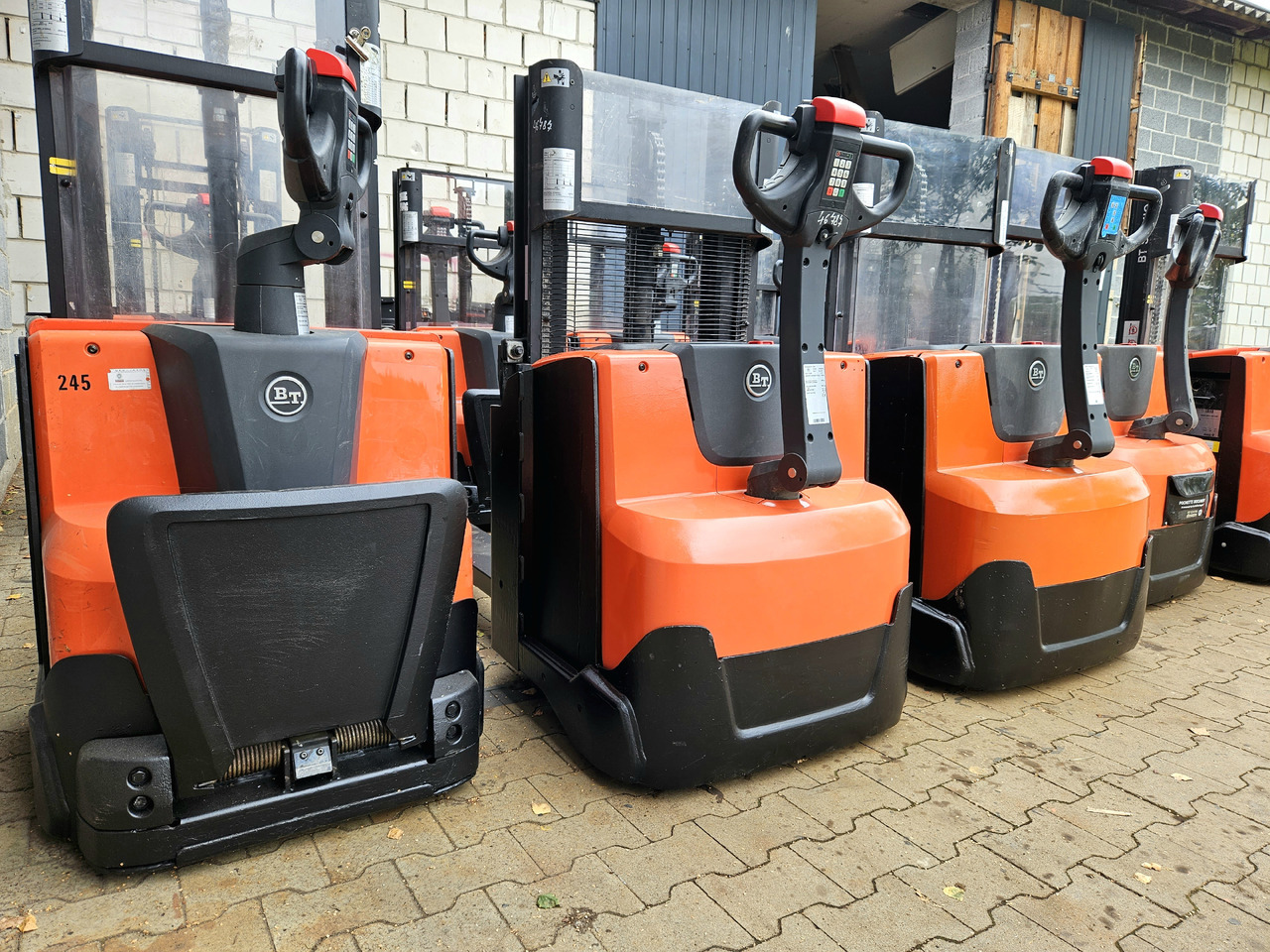 Toyota SWE 200D - Transpalet la mare înălţime: Foto 3 Toyota SWE 200D - Transpalet la mare înălţime: Foto 3