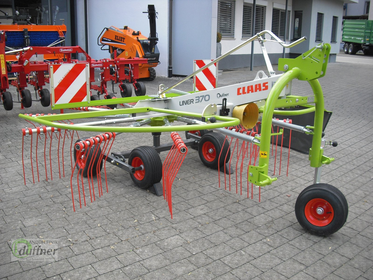 CLAAS Liner 370 - Maşină de întors fânul: Foto 1 CLAAS Liner 370 - Maşină de întors fânul: Foto 1