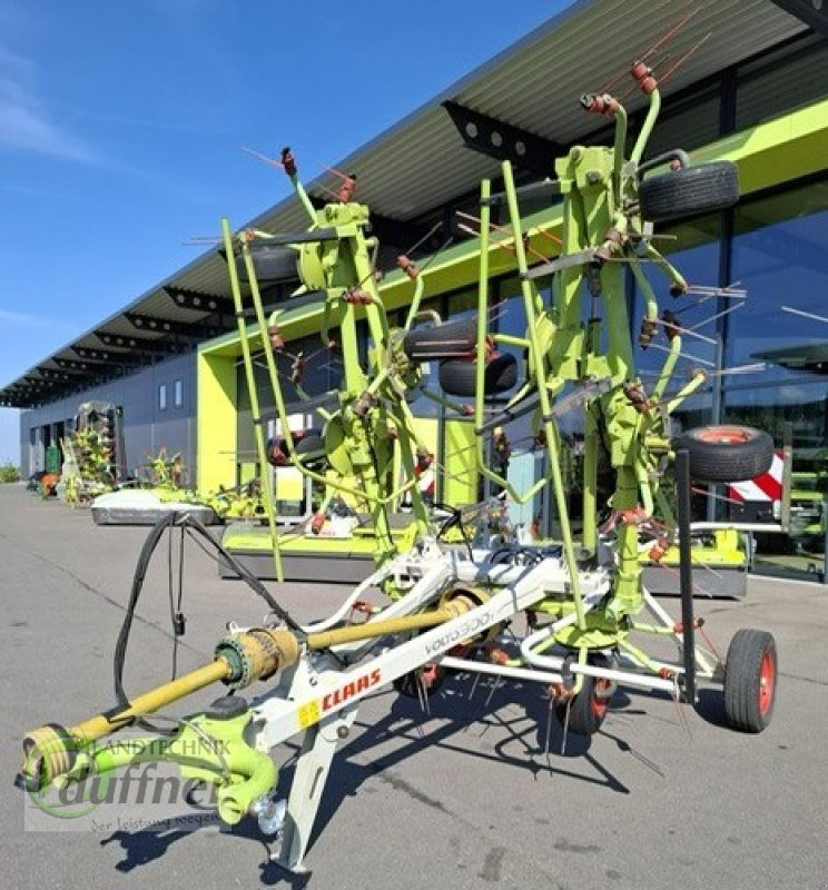 CLAAS VOLTO 900 T - Maşină de întors fânul: Foto 1 CLAAS VOLTO 900 T - Maşină de întors fânul: Foto 1