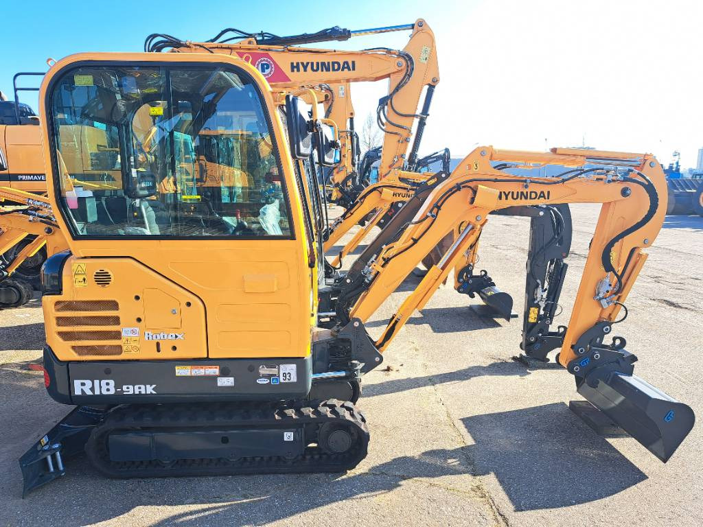 Hyundai R18-9AK - Mini excavator: Foto 3 Hyundai R18-9AK - Mini excavator: Foto 3