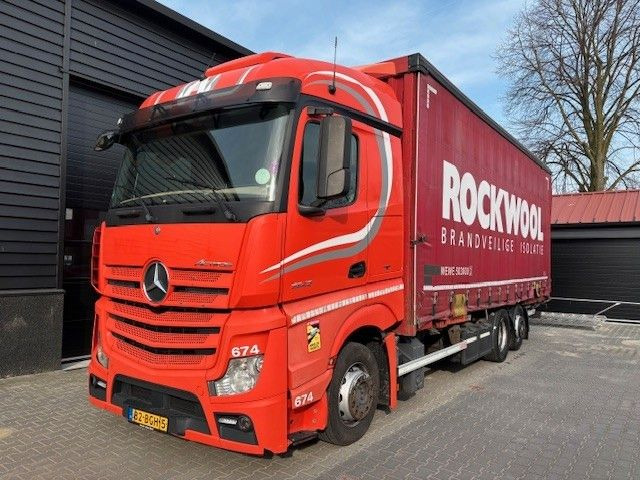 Mercedes-Benz Actros 2642 2x BDF mit Pritsche und Planebühne - Camion transport containere/ Swap body: Foto 1 Mercedes-Benz Actros 2642 2x BDF mit Pritsche und Planebühne - Camion transport containere/ Swap body: Foto 1