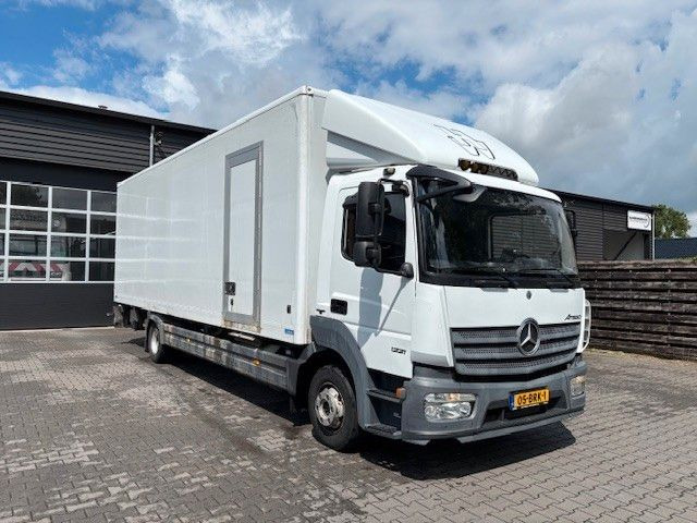 Mercedes-Benz Atego 1221 - Camion furgon: Foto 2 Mercedes-Benz Atego 1221 - Camion furgon: Foto 2