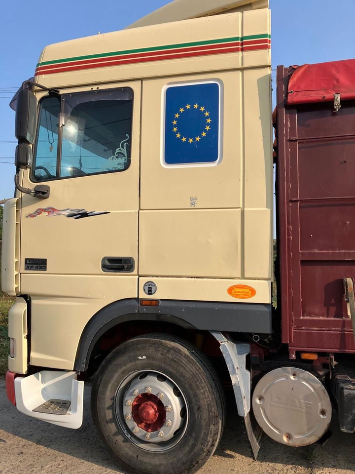 DAF XF 95 430 Platform - Camion platformă: Foto 2 DAF XF 95 430 Platform - Camion platformă: Foto 2