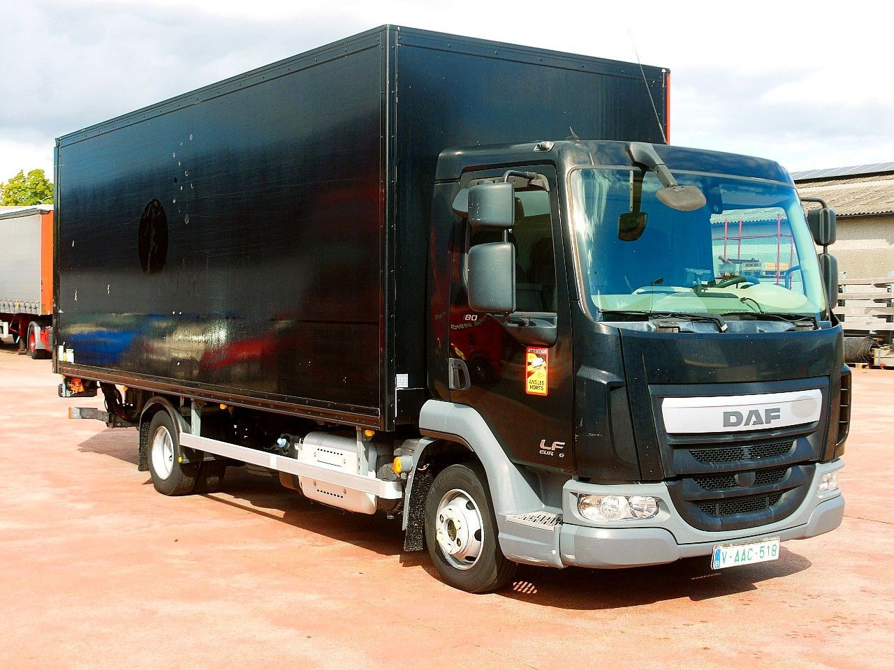 DAF LF FA 180 MEUBEL KOFFER LBW LUFT FEDERUNG AIRCO - Camion furgon: Foto 2 DAF LF FA 180 MEUBEL KOFFER LBW LUFT FEDERUNG AIRCO - Camion furgon: Foto 2