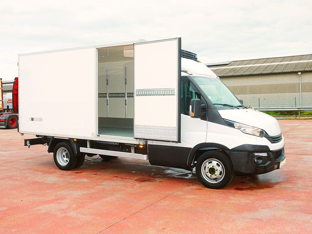 Iveco 35C16 DAILY KUHLKOFFER CARRIER XARIOS 350 - Autoutilitară frigorifica: Foto 3 Iveco 35C16 DAILY KUHLKOFFER CARRIER XARIOS 350 - Autoutilitară frigorifica: Foto 3