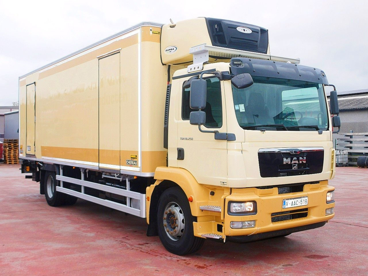 MAN TGM 18 250 CHEREAU CARRIER SUPR 1250 MULTi - Camion frigider: Foto 2 MAN TGM 18 250 CHEREAU CARRIER SUPR 1250 MULTi - Camion frigider: Foto 2