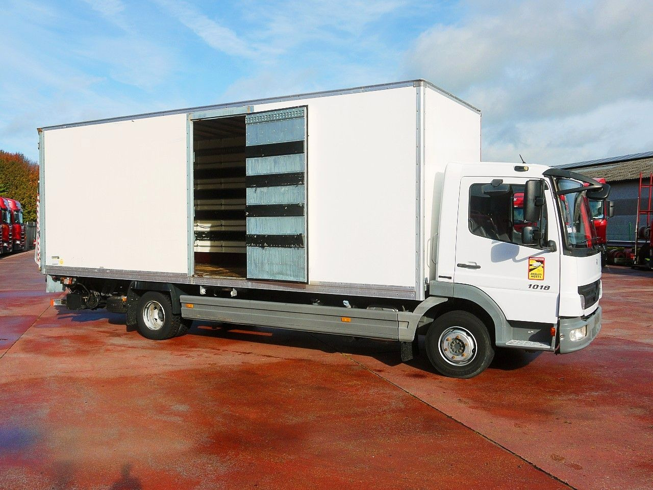 Mercedes-Benz 1018 ATEGO MEUBEL KOFFER A/C LBW LUFT 112tkm - Camion furgon: Foto 3 Mercedes-Benz 1018 ATEGO MEUBEL KOFFER A/C LBW LUFT 112tkm - Camion furgon: Foto 3