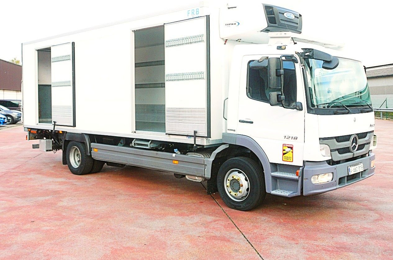 Mercedes-Benz 1218 ATEGO KUHLKOFFER CARRIER SUPRA 550 LBW - Camion frigider: Foto 3 Mercedes-Benz 1218 ATEGO KUHLKOFFER CARRIER SUPRA 550 LBW - Camion frigider: Foto 3