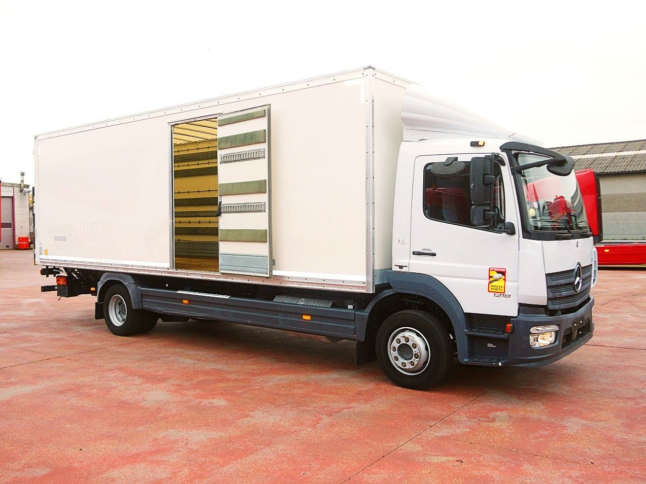 Mercedes-Benz 1218 ATEGO MEUBEL KOFFER A/C 124 Tkm - Autoutilitară box: Foto 3 Mercedes-Benz 1218 ATEGO MEUBEL KOFFER A/C 124 Tkm - Autoutilitară box: Foto 3