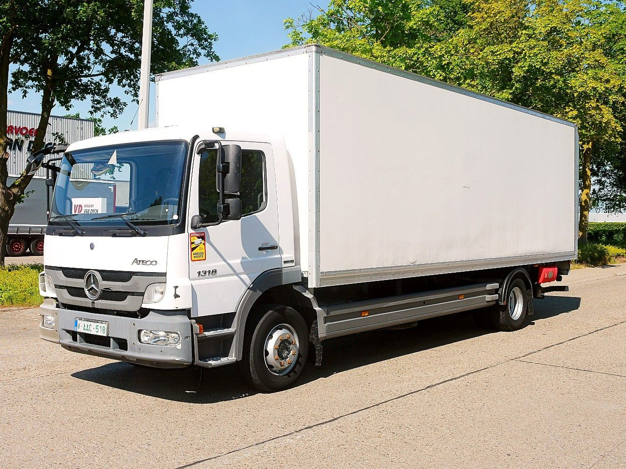 Mercedes-Benz 1318 ATEGO MEUBEL KOFFER LBW MANUAL LUFTFEDERNG - Camion furgon: Foto 2 Mercedes-Benz 1318 ATEGO MEUBEL KOFFER LBW MANUAL LUFTFEDERNG - Camion furgon: Foto 2