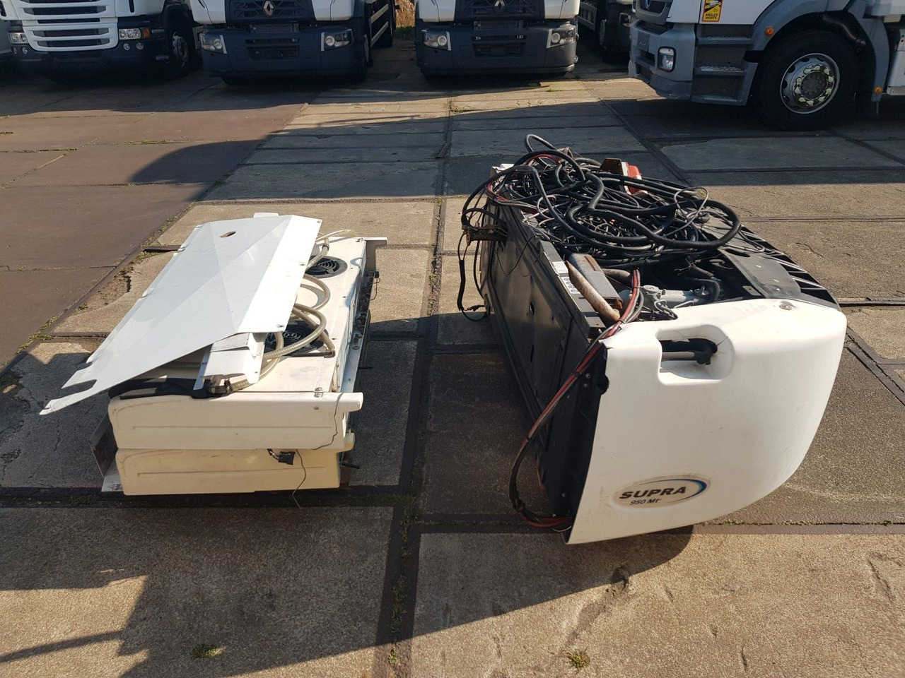 Mercedes-Benz 1829 AXOR NUR CARRIER SUPRA 950 MULTI TEMP. - Camion frigider: Foto 4 Mercedes-Benz 1829 AXOR NUR CARRIER SUPRA 950 MULTI TEMP. - Camion frigider: Foto 4
