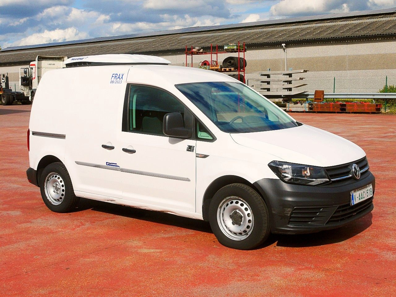 Volkswagen CADDY 2.0 KONVEKTA -2c A/C €6 - Autoutilitară frigorifica: Foto 2 Volkswagen CADDY 2.0 KONVEKTA -2c A/C €6 - Autoutilitară frigorifica: Foto 2