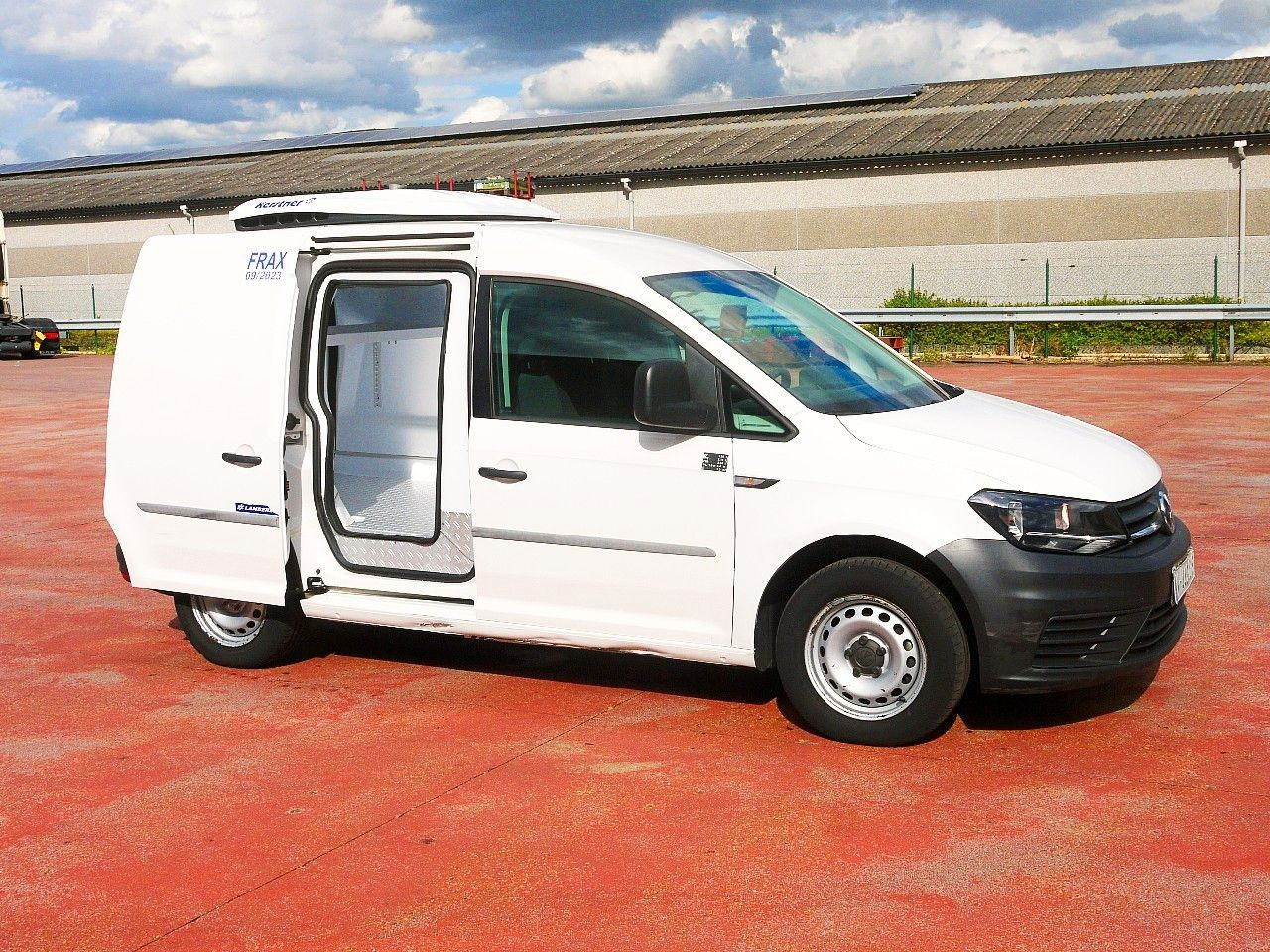 Volkswagen CADDY 2.0 KONVEKTA -2c A/C €6 - Autoutilitară frigorifica: Foto 3 Volkswagen CADDY 2.0 KONVEKTA -2c A/C €6 - Autoutilitară frigorifica: Foto 3