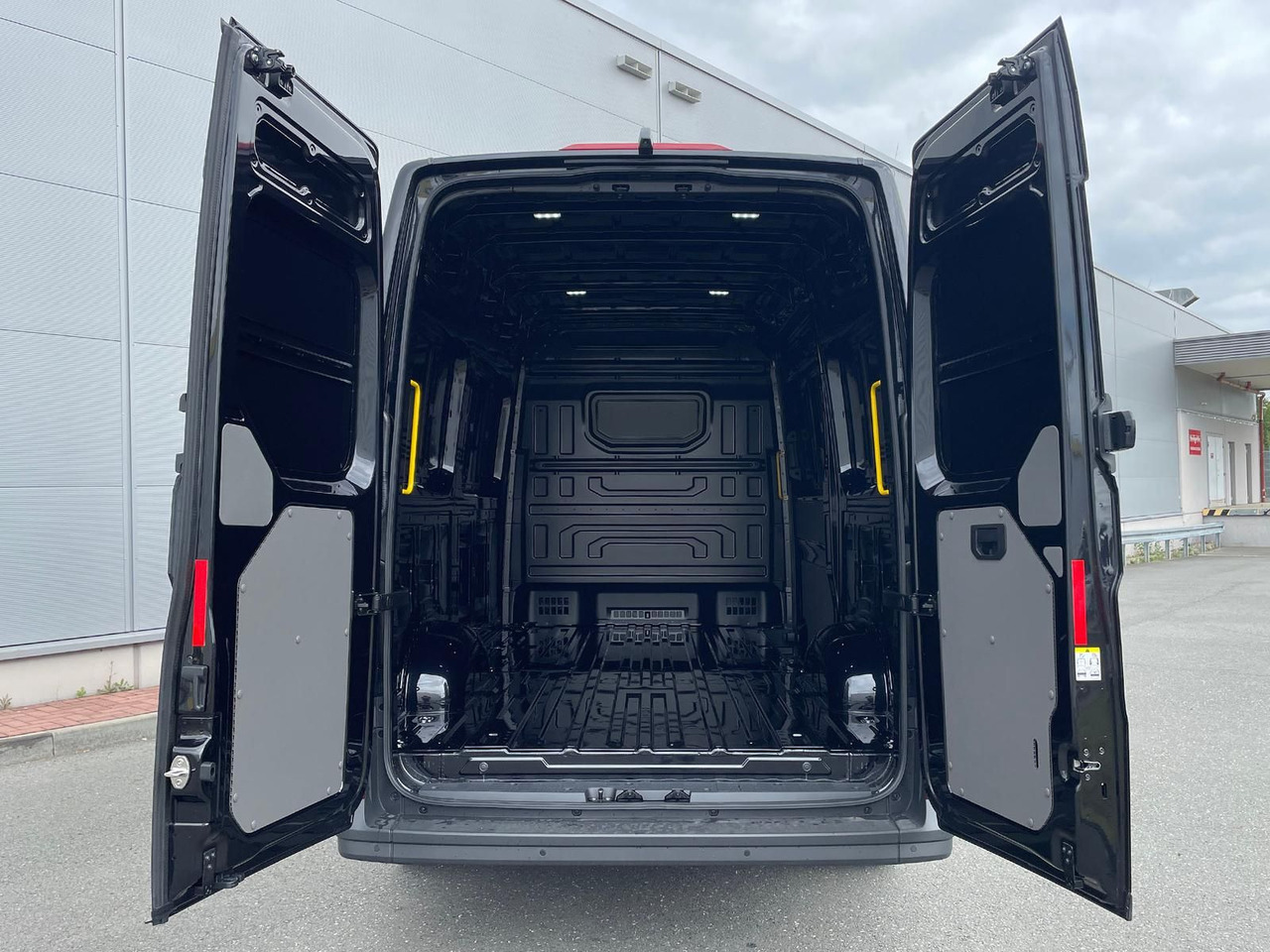 Dubă, Autoutilitară cabină dublă MAN TGE 3.160 L3H3 MIXTO RWD LED ACC RWD SHZ STANDH: Foto 12 Dubă, Autoutilitară cabină dublă MAN TGE 3.160 L3H3 MIXTO RWD LED ACC RWD SHZ STANDH: Foto 12