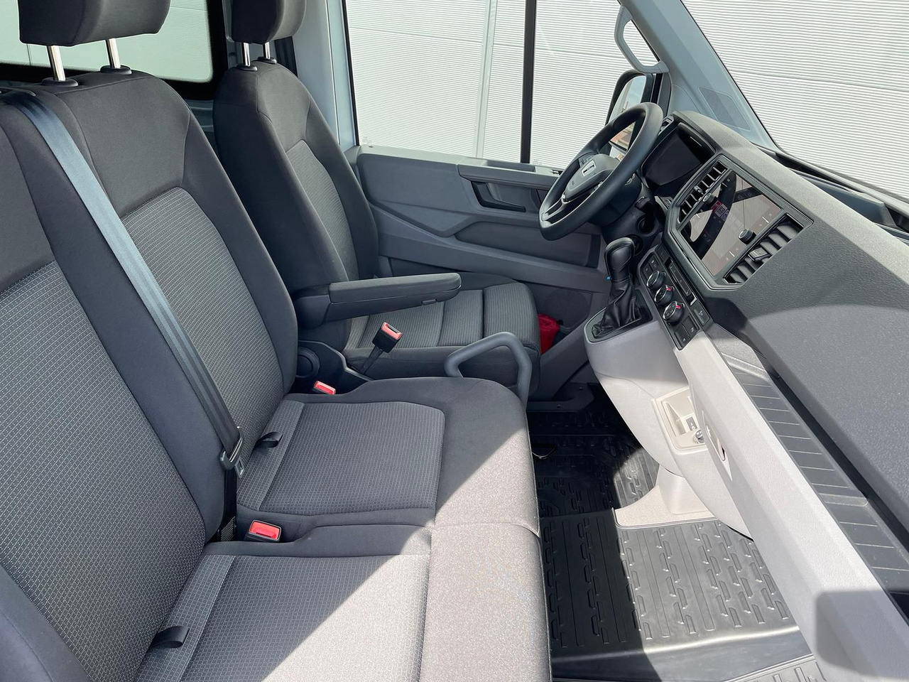 Dubă, Autoutilitară cabină dublă MAN TGE 3.180 L4H3 MIXTO 4x4 Autom LED ACC AHK: Foto 14 Dubă, Autoutilitară cabină dublă MAN TGE 3.180 L4H3 MIXTO 4x4 Autom LED ACC AHK: Foto 14