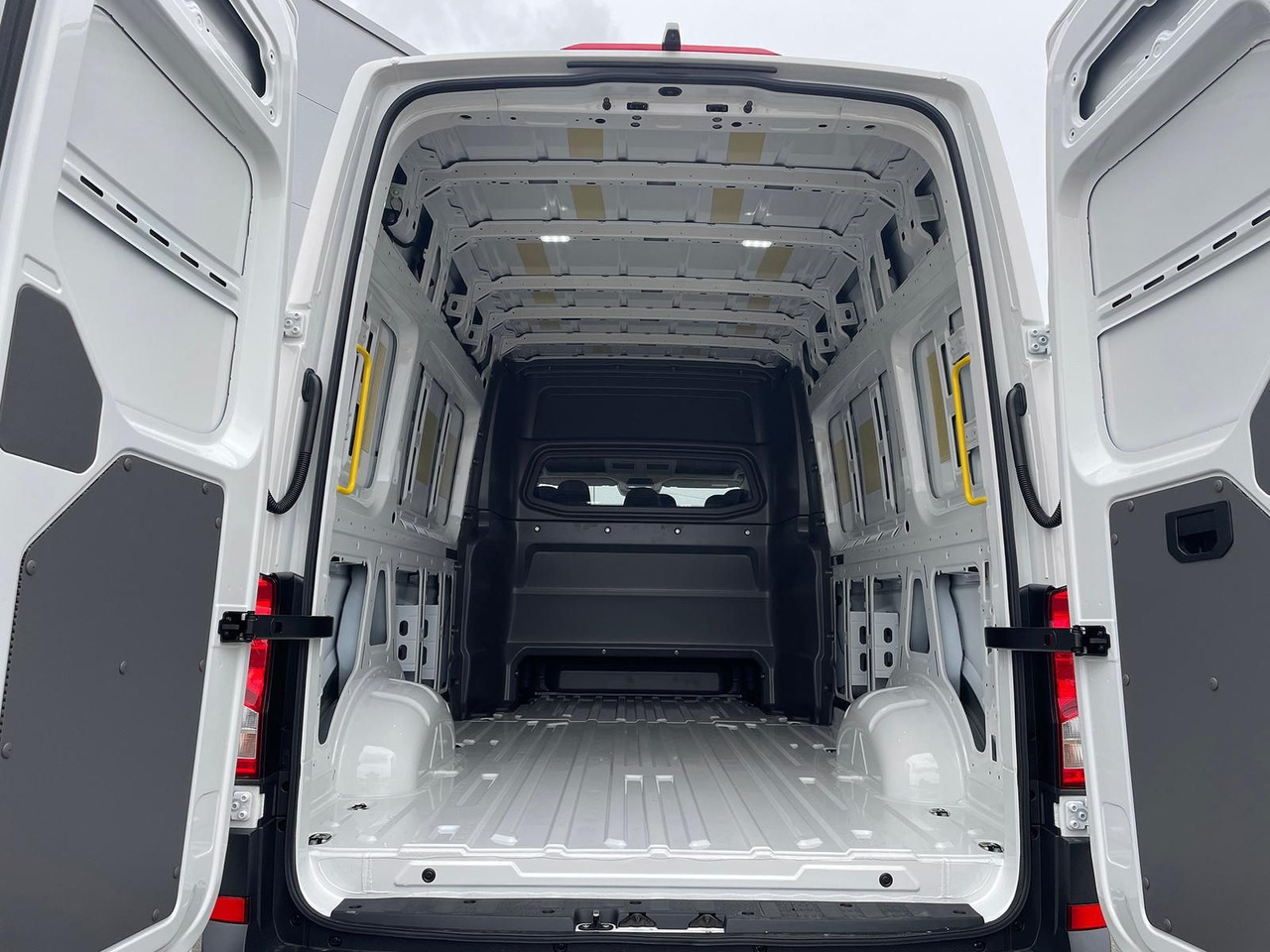 Automobil MAN TGE 3.180 L4H3 MIXTO 4x4 Autom STANDH LED KAMERA: Foto 12 Automobil MAN TGE 3.180 L4H3 MIXTO 4x4 Autom STANDH LED KAMERA: Foto 12